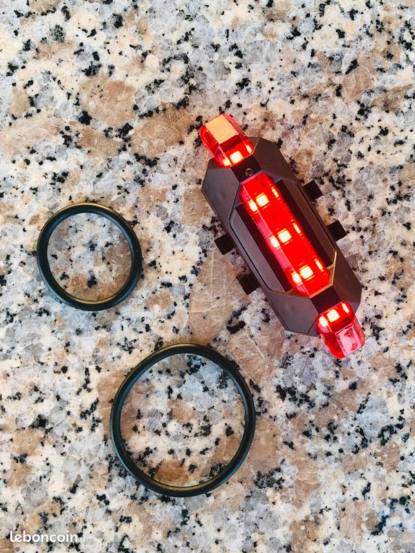 Gyrophare Led Kit éclairage Vélo SolarStorm 6000lm - 2 LED U2, Avant Et Arrière, Batterie Incluse Lampe Velo