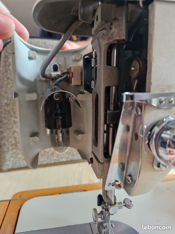 Machine à coudre vintage Brother 1681 - Entièrement révisée et complète en etat de fonctionnement (image 6)