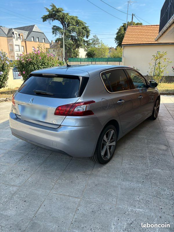 Peugeot 308 -Finition Allure -Grise -2017 -Suivie depuis la mise en circulation (image 2)