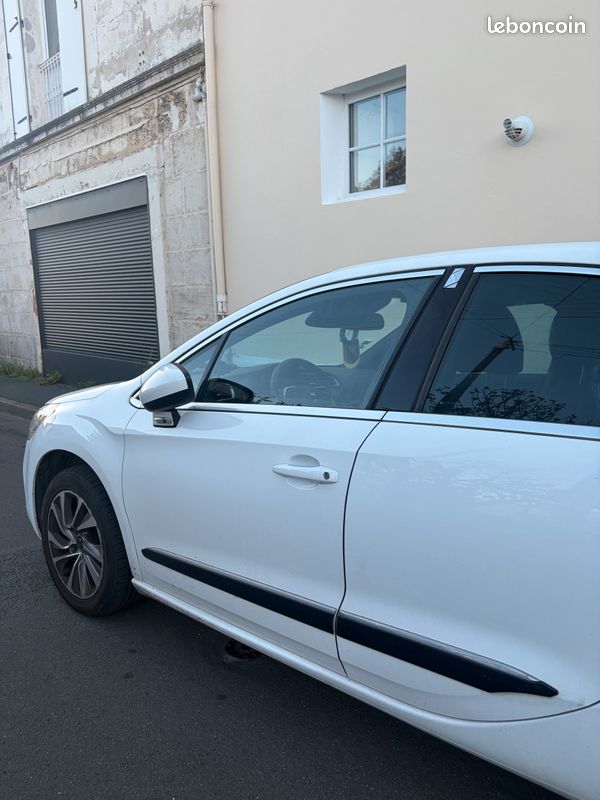 DS Automobiles Ds 4 2015 photo 3
