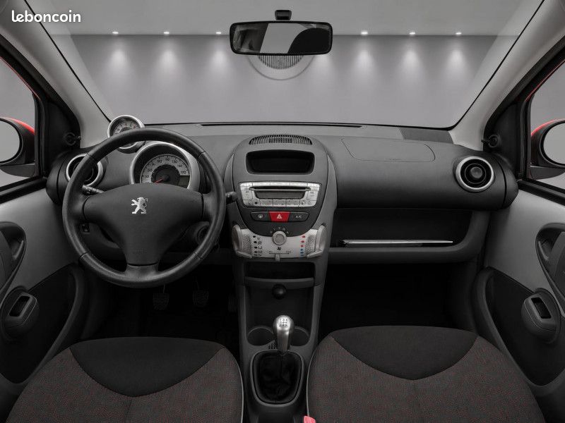 Peugeot 107 1.0 12V BLACK & SILVER 5P (image 8)