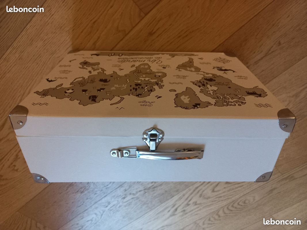 Valise Enfant Atmosphera - Motif Liberty - Dimensions 38x27.5x13.2 Cm - Matière Papier + Eucalyptus - Poignée Intégrée