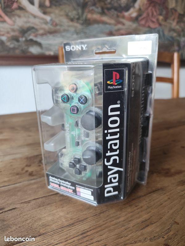 Manette ps1 crystal en boîte (image 1)