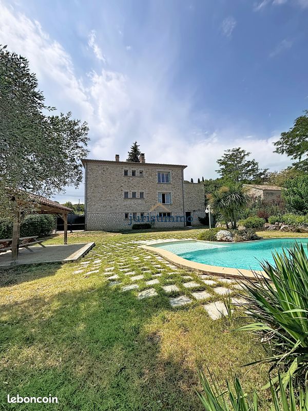 Maison 7 pièces 190 m² · à Vaison-la-Romaine · 190 m² · 499 000 €