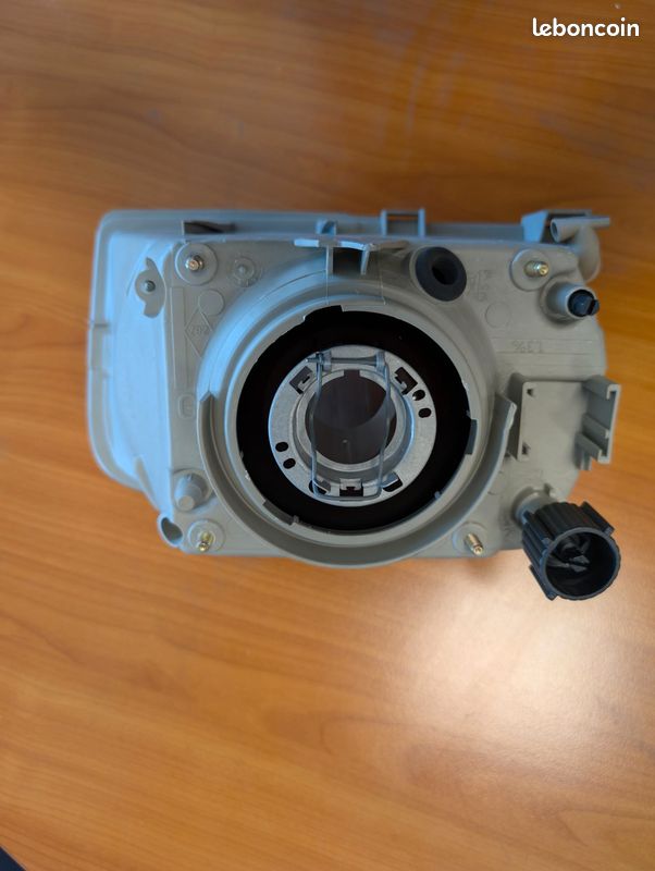 Projecteur AVG Renault Rapid - Express (image 3)
