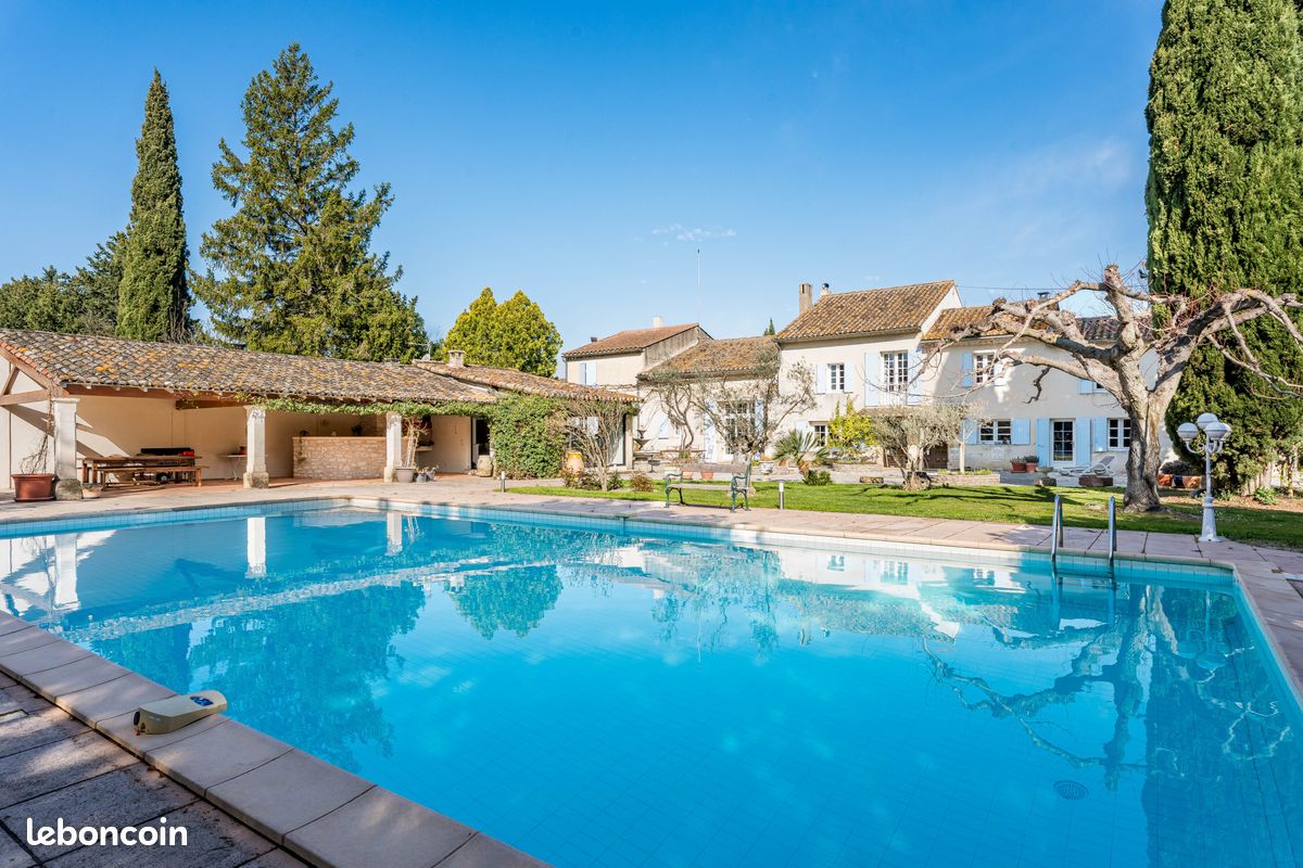 Maison 15 pièces 600 m² · à Sénas · 600 m² · 1 595 000 €