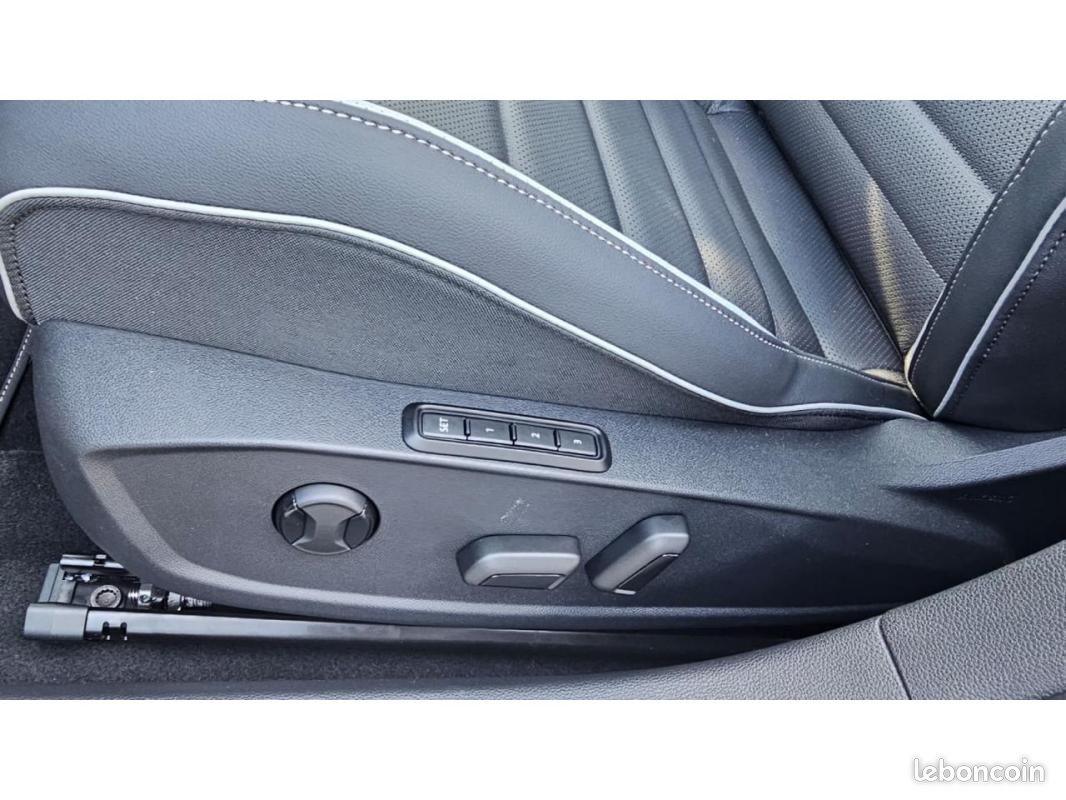 Volkswagen Golf R-Line 2.0 TDI 150cv DSG7+DCC+Toit pano+Matrix LED Black+JA18 YORK+Pack TECHNO+CU... (image 16)