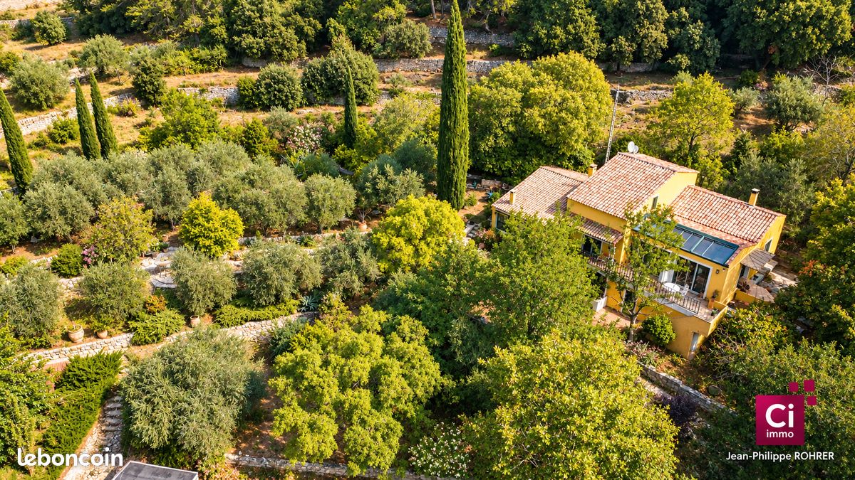 Maison 12 pièces 320 m² · à Cotignac · 320 m² · 1 150 000 €