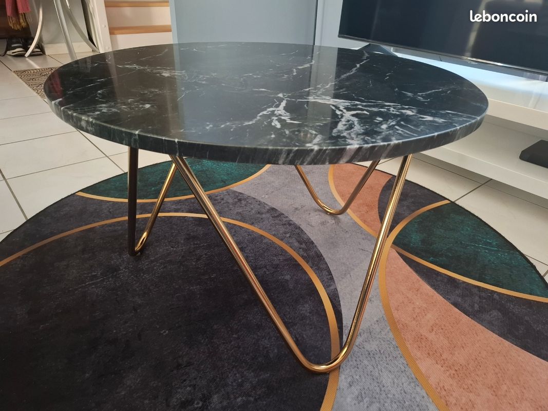 Table Basse en Marbre et pieds dorés (image 1)