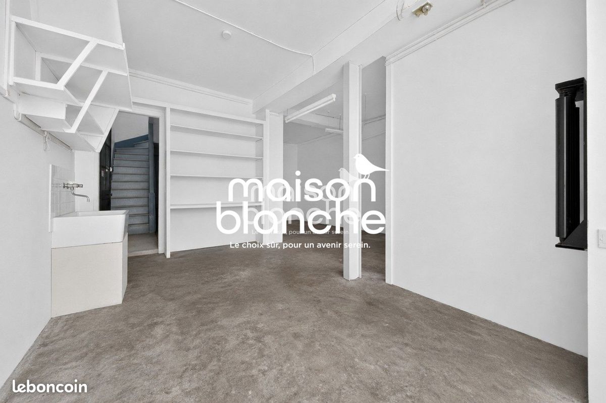 Local commercial 145 m² · à Rochefort · 145 m² · 245 000 €