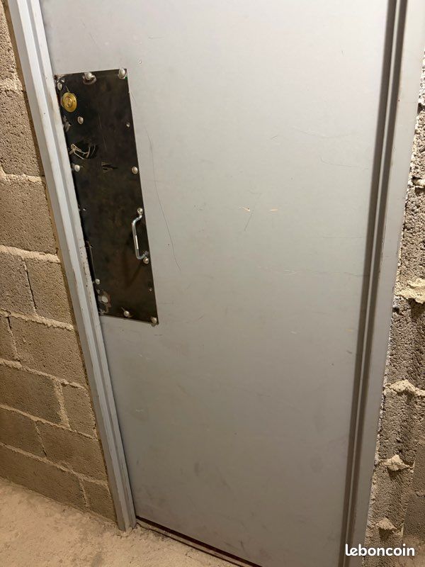 Local commercial 1 pièce 6 m² · à Carnoux-en-Provence · 6 m² · 70 €