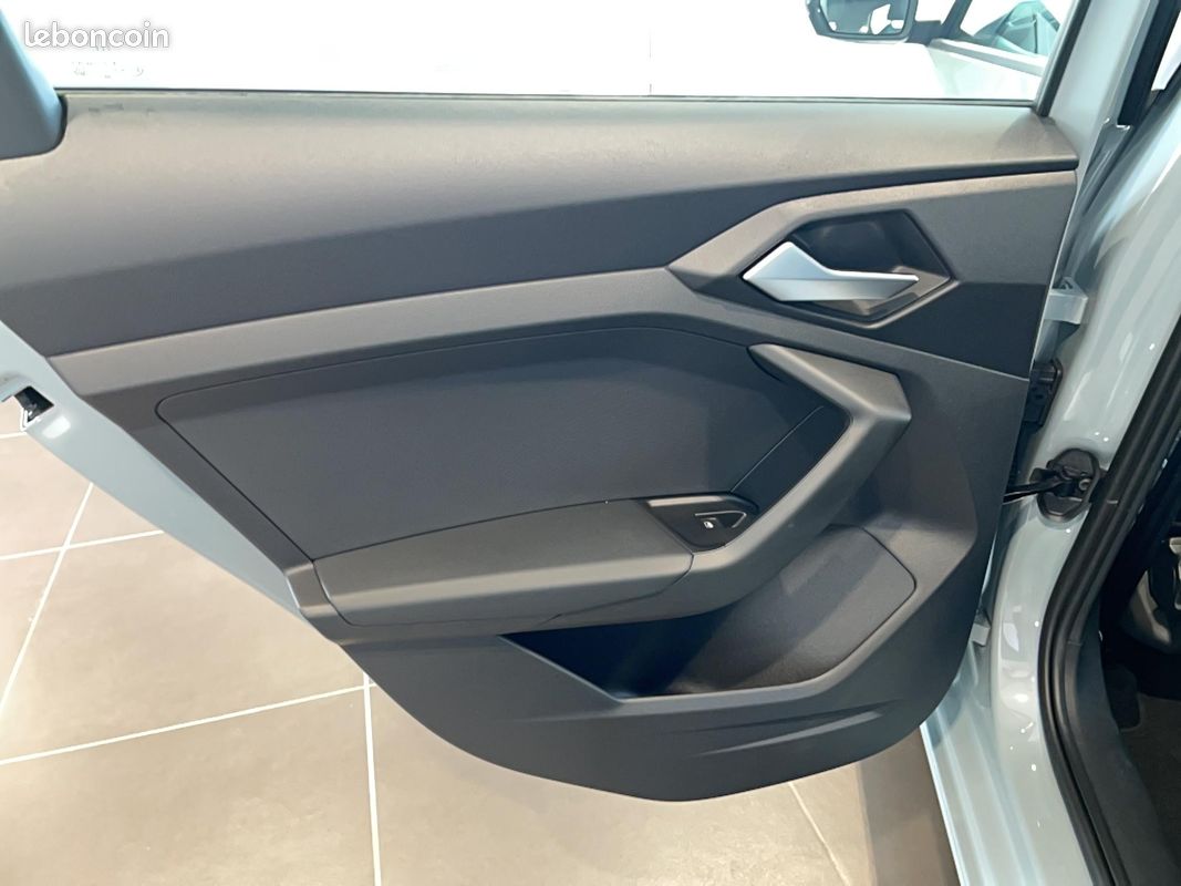AUDI A1 Sportback 30 TFSI 116 ch S tronic 7 Design (image 25)