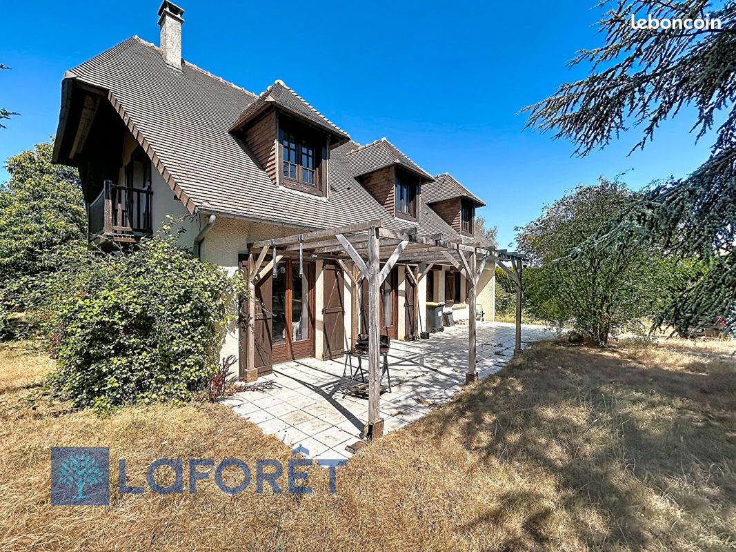 Maison 6 pièces 141 m² · à Mesnils-sur-Iton · 141 m² · 244 600 €