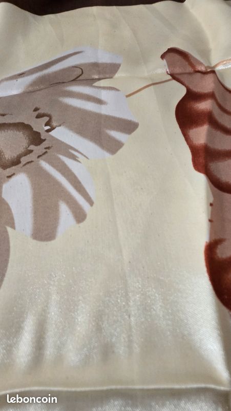 Foulard Ted Lapidus Arabesques Marron/rose/gris Sur Fond Blanc - Polyester, Occasion TBE
