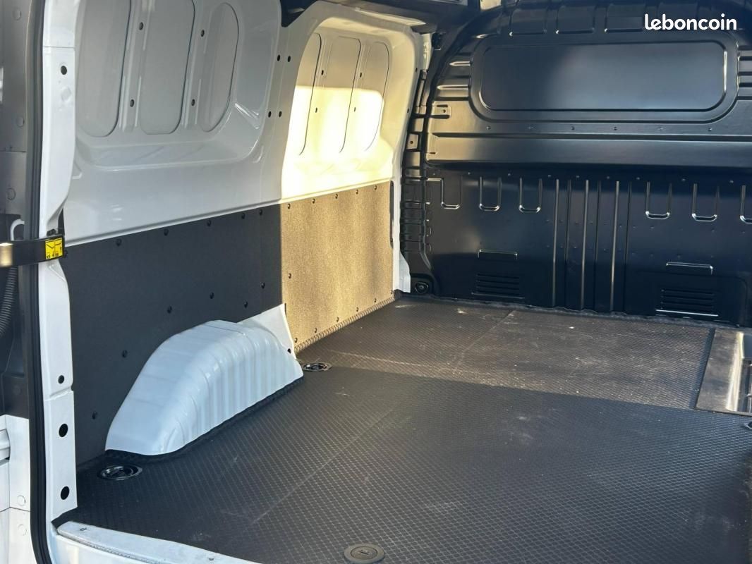 Maxus DELIVER7 Fg e- L1H1 77 kWh (image 13)