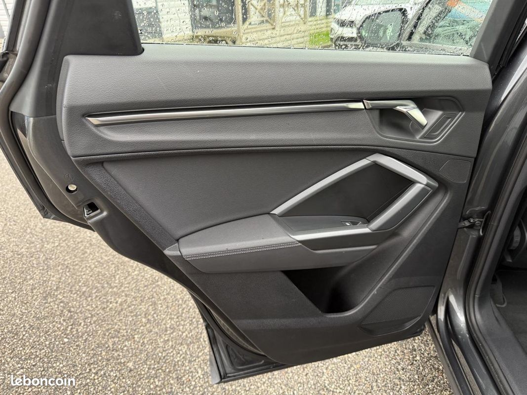 AUDI Q3 45 TFSIe 245 ch S tronic 6 S line (image 45)