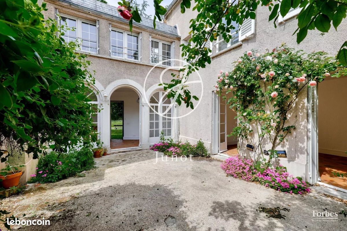 Maison 5 pièces 140 m² · à Marnes-la-Coquette · 140 m² · 995 000 €