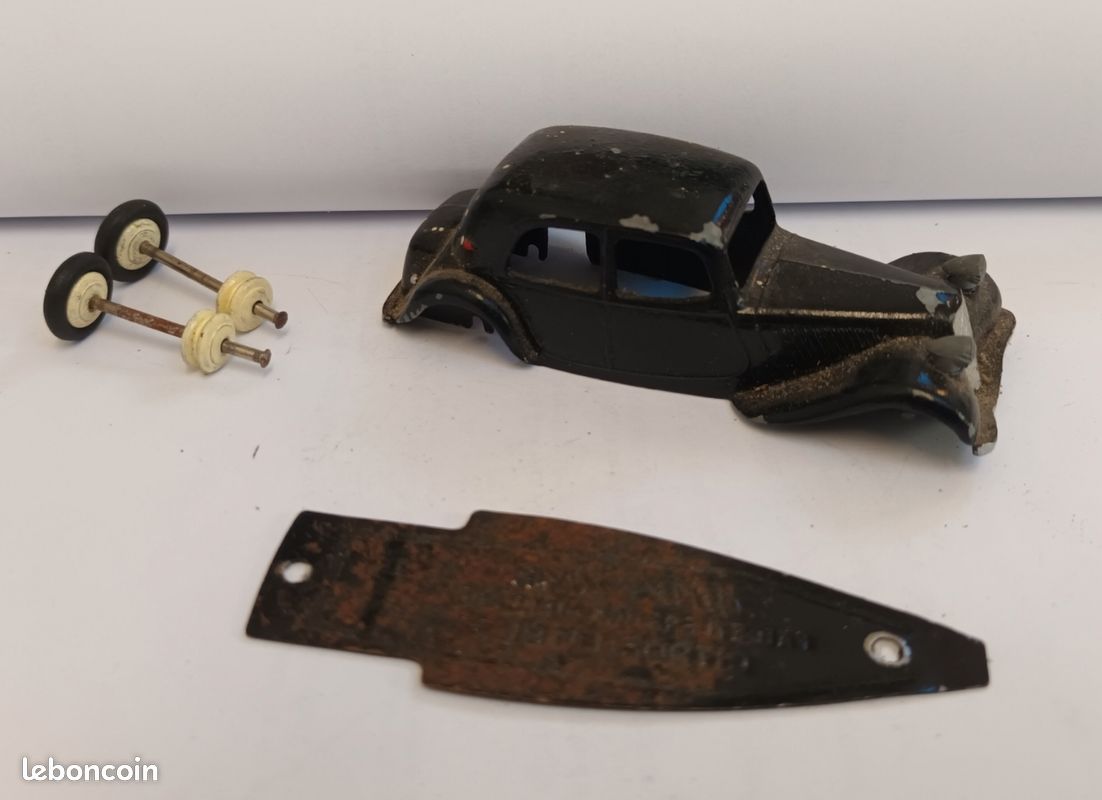 RARE TRACTION 24 N DINKY ATLAS + DEFAUT RIVETAGE PLANCHER