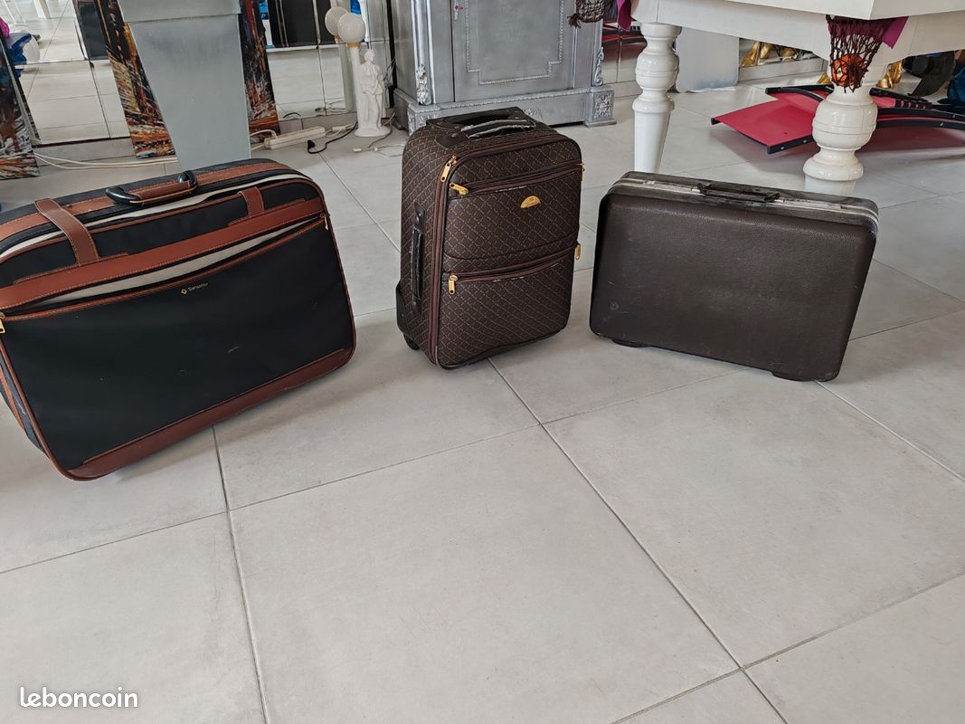 Valises d'occasions en lot de pour seulement 20 l'ensemble