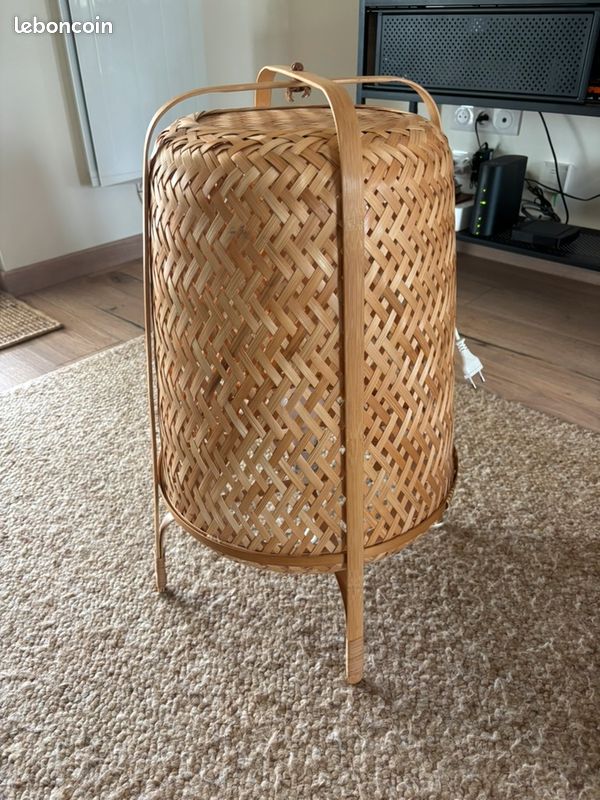 Lampe à poser IKEA KNIXHULT en bambou (image 1)