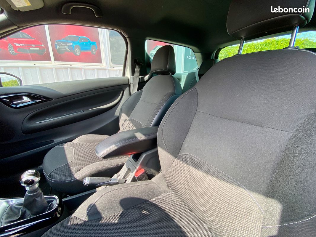 DS3 1.6 BLUEHDI 100 CH FINITION EXECUTIVE 02/2016 132442 KM 9990e DISTRIBUTION NEUVE GARANTIE 6 MOIS TOTALE REPRISE POSSIBLE (image 4)
