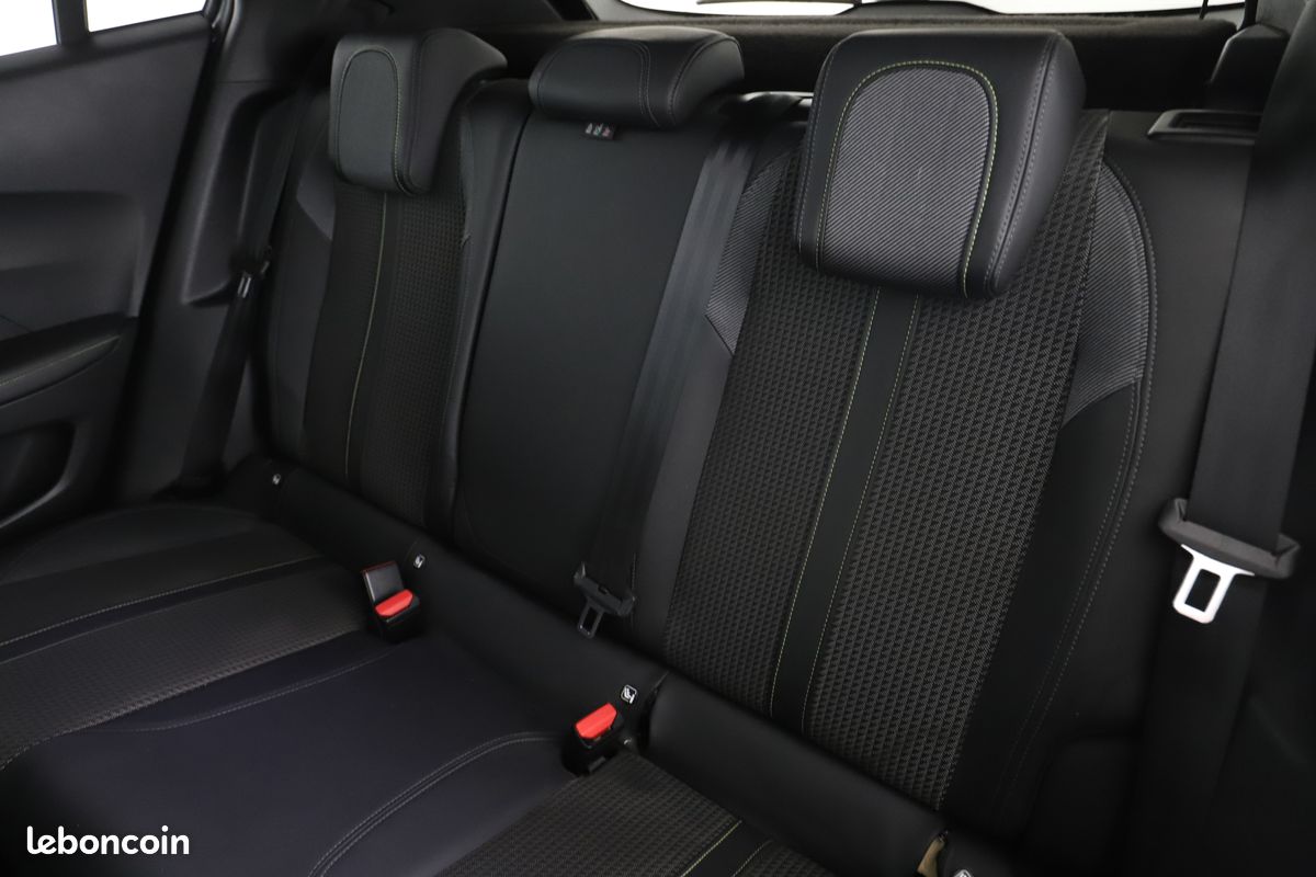 Peugeot 2008 1.2 PureTech GT Line 130 ch (image 8)