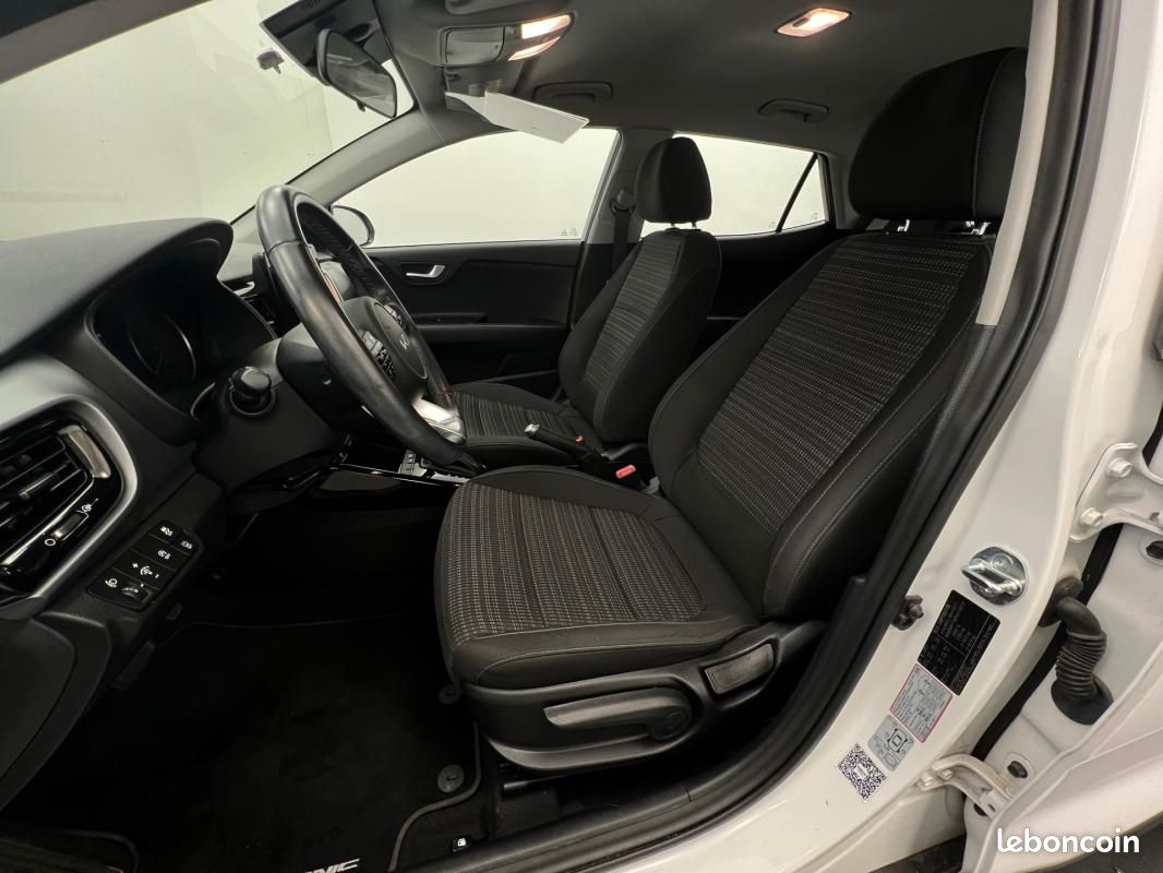 Kia Stonic 1.0 T-GDi 100 ch MHEV DCT7 Active (image 9)