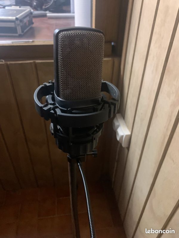 Akg c214 (image 1)