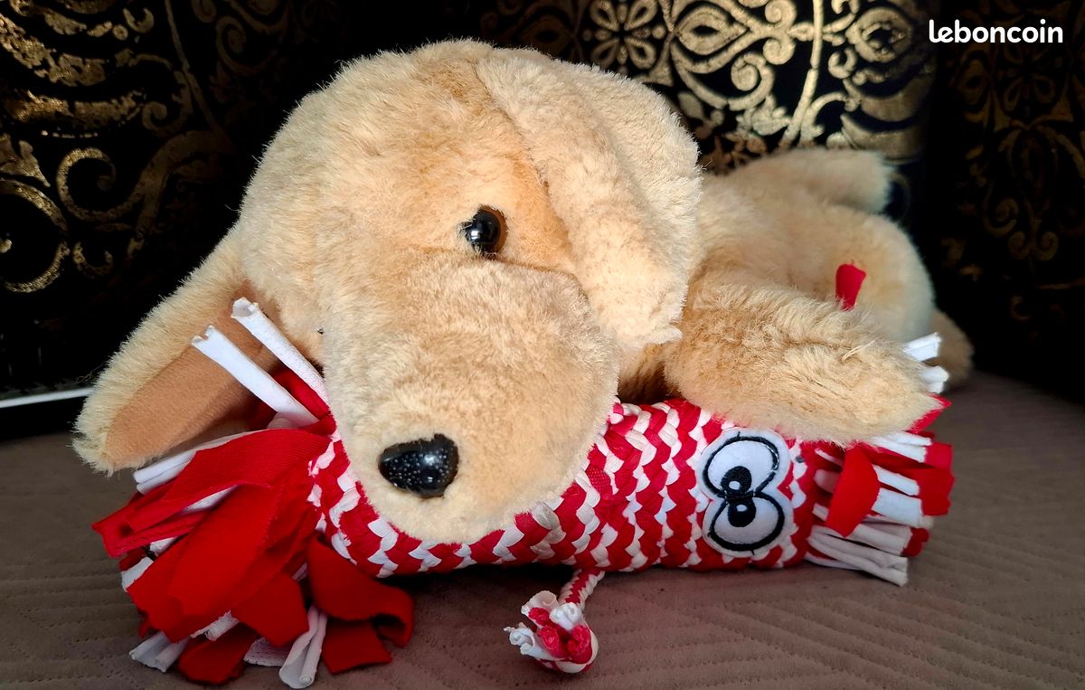 Grande Peluche réaliste Chien Labrador / Golden Retriever. Couché. 40cm. Tout Doux (image 1)