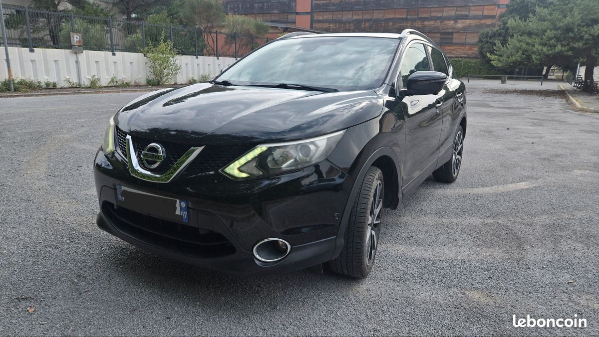 NISSAN Qashqai 1.5 dCi 2WD TEKNA 110 cv / CLIMATISATION - GPS - AIDE AU STATIONNEMENT - CAMERA 360° - REGULATEUR/LIMITEUR DE VITESSE (image 1)