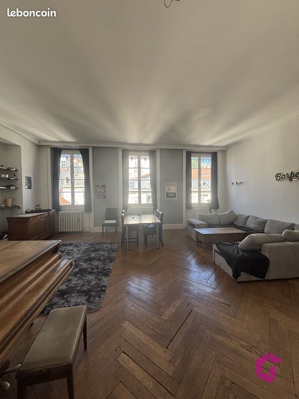 Appartement 7 pièces 211 m² · à Saint-Étienne · 211 m² · 300 000 €
