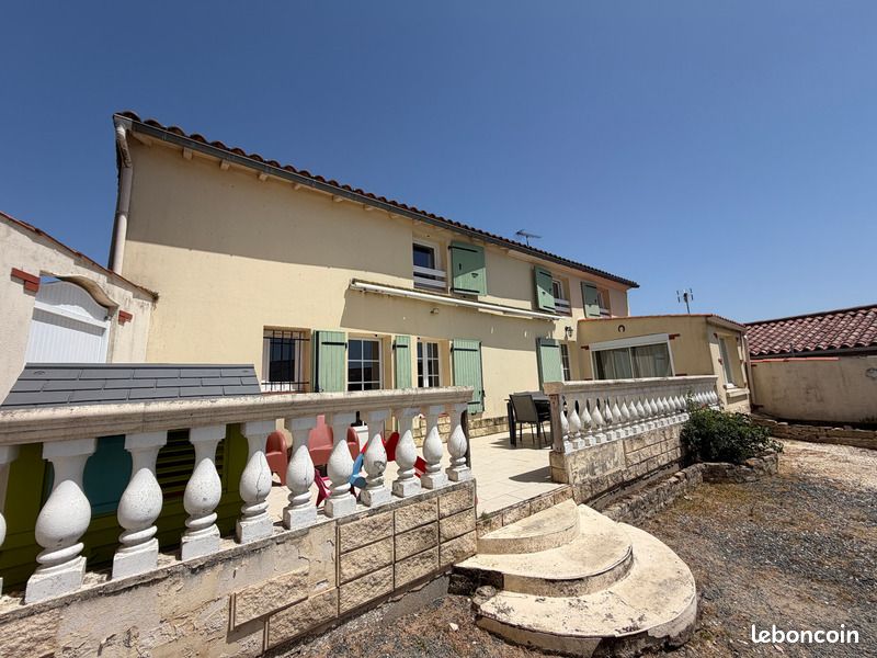 Maison 5 pièces 163 m² · à Bessay · 163 m² · 245 000 €