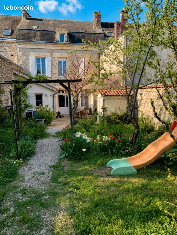 Maison 7 pièces 190 m² · à Fontenay-le-Comte · 190 m² · 215 000 €