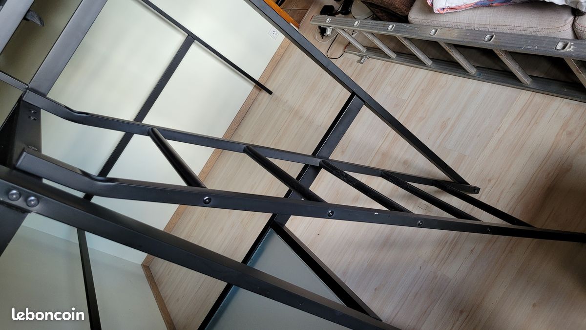 Lit mezzanine (image 8)