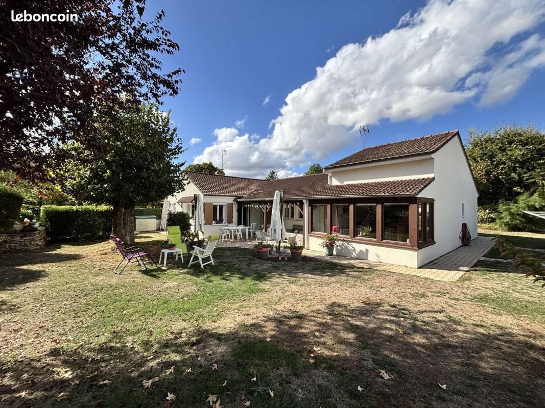 Maison 6 pièces 167 m² · à Saint-Sauveur-sur-École · 167 m² · 368 000 €