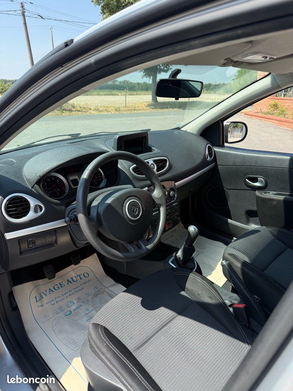 Renault Clio 3 tomtom 1.2i 75ch 28 000 km (image 5)