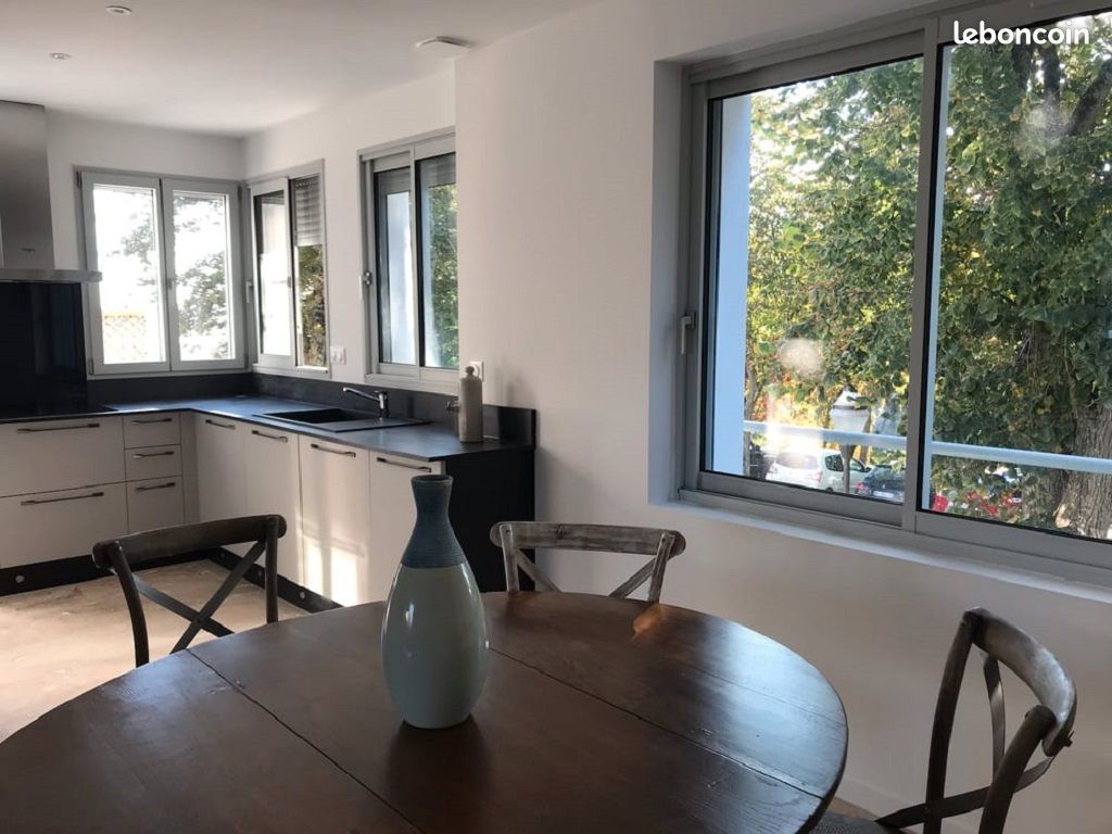 T2 avec terrasse vue unique tour de la lanterne (image 3)