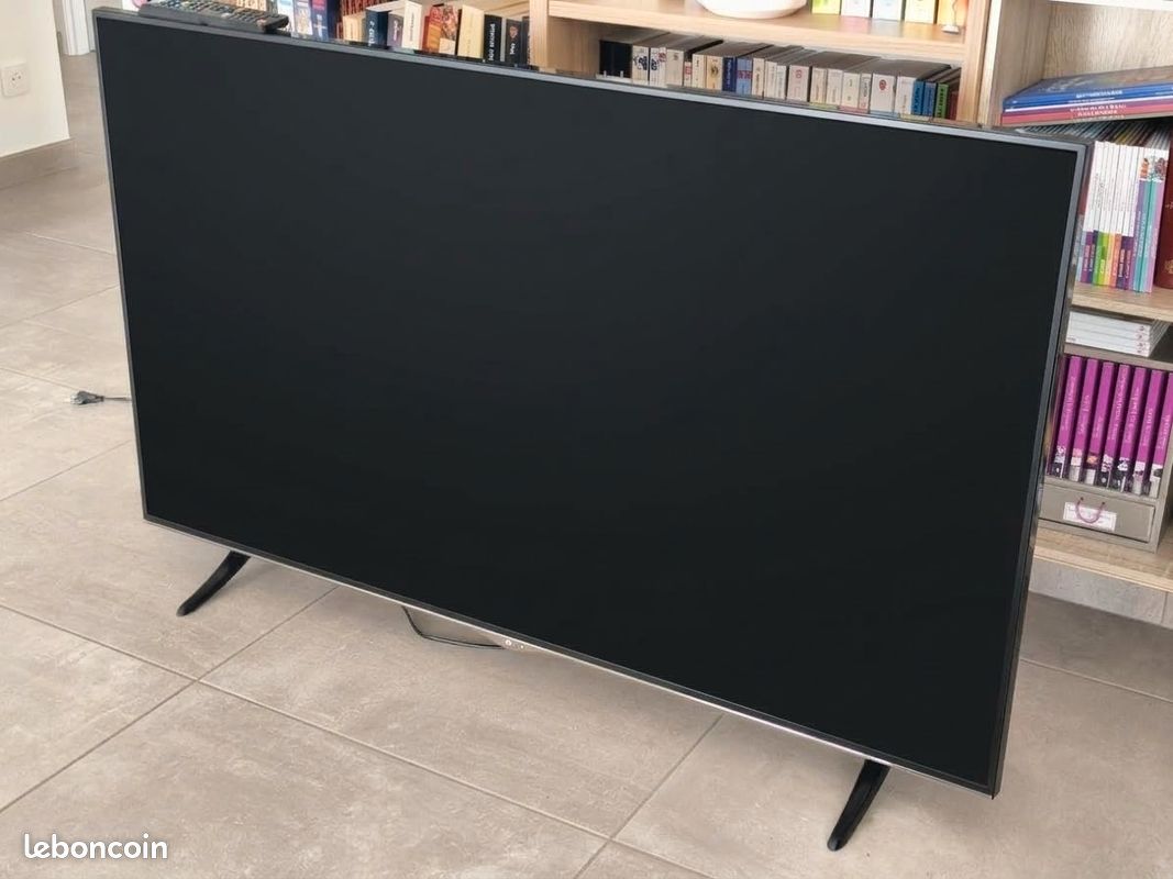 Télévision EssentielB 55 pouces UHD (image 1)