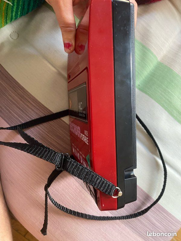 Walkman Lansay A521 Années 80 – Neuf Sous Blister – Baladeur Cassette Rouge – Taxi K7