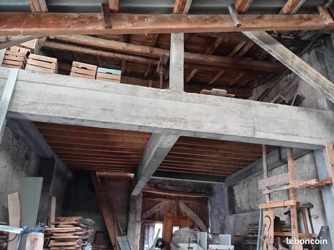 Maison 1 pièce 150 m² · à Chanonat · 150 m² · 70 000 €