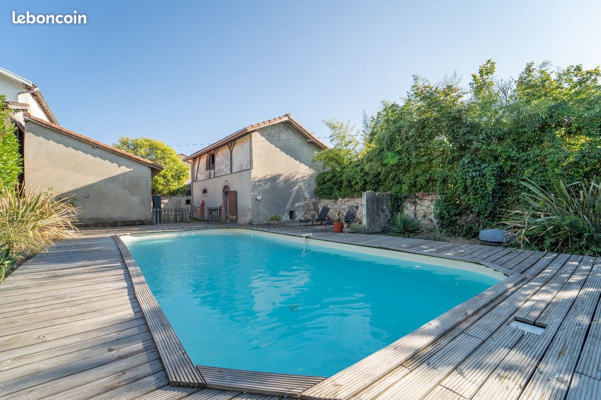 Maison 9 pièces 229 m² · à Villeneuve-de-Marsan · 229 m² · 320 000 €
