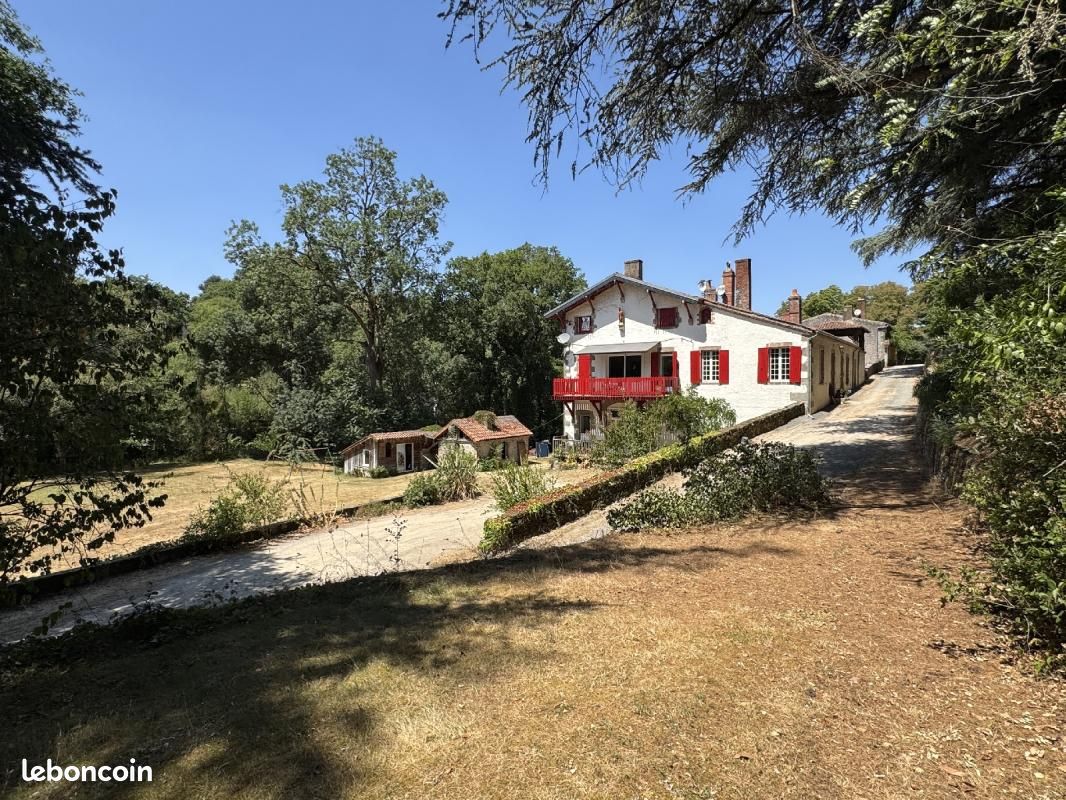 Maison 12 pièces 301 m² · à Gétigné · 301 m² · 680 900 €