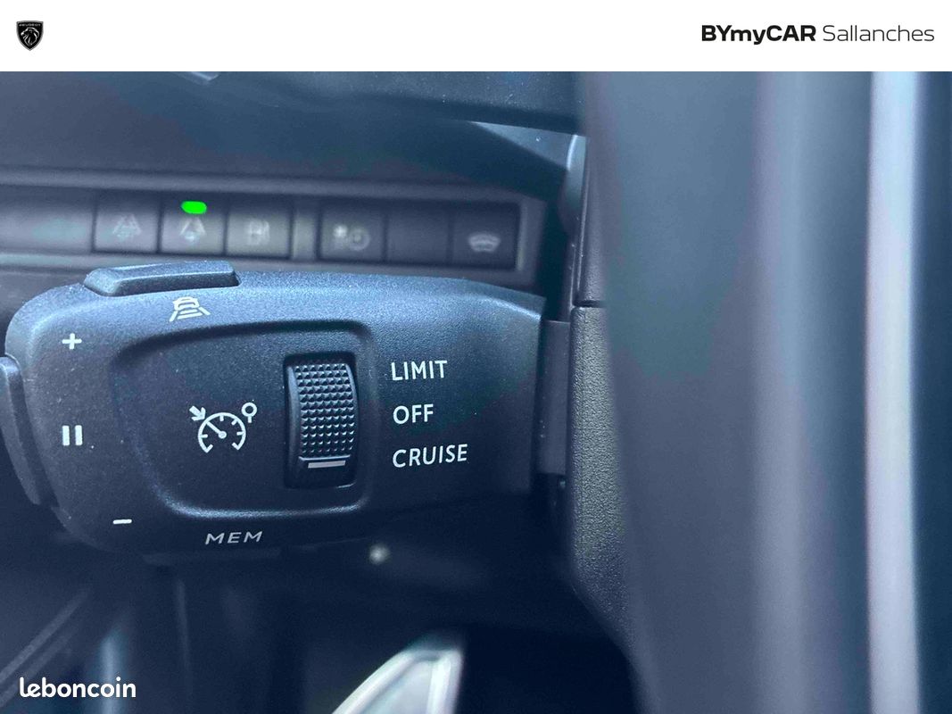 PEUGEOT 3008 Hybrid4 300 e-EAT8 GT Pack (image 30)