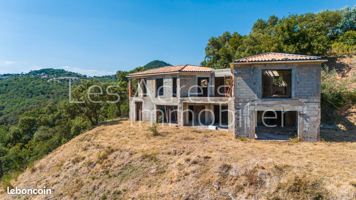 Maison 8 pièces 230 m² · à Fréjus · 230 m² · 750 000 €