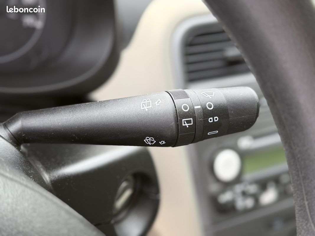 Fiat Grande Punto 1.3 MJT 75ch Active – Clim – Idéal Jeune Permis – Révisée & Garantie 6 mois (image 24)