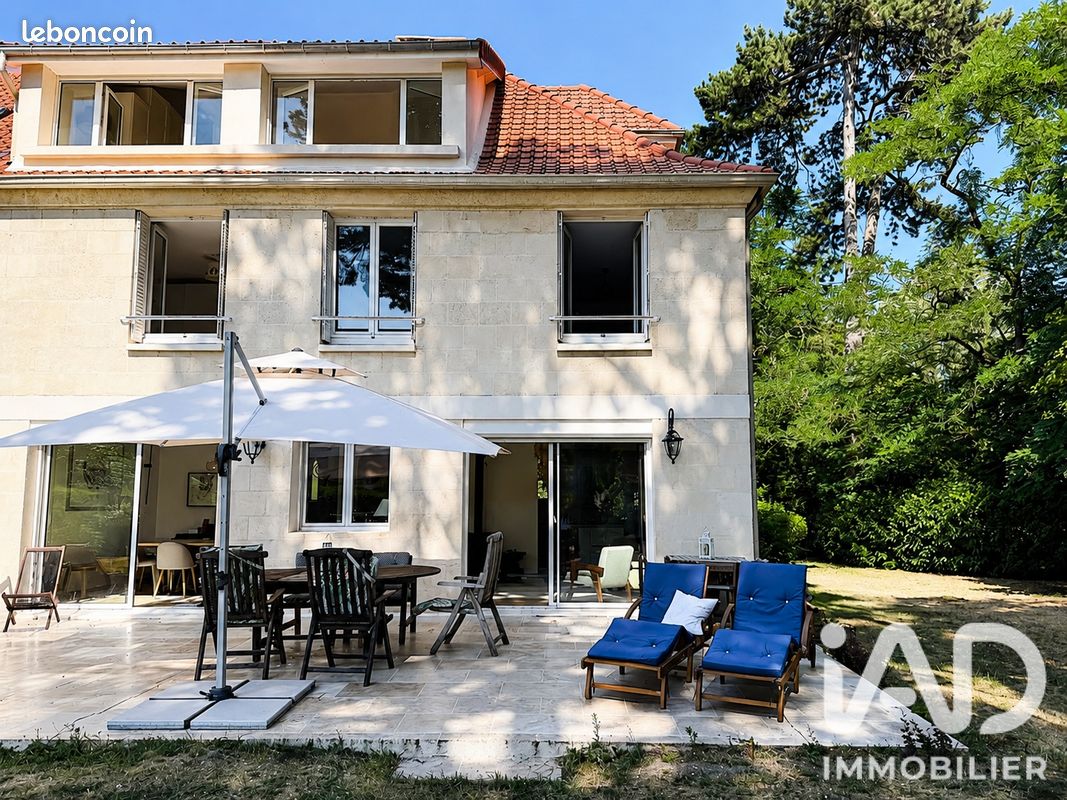 Maison 8 pièces 165 m² · à La Celle-Saint-Cloud · 165 m² · 4 220 €