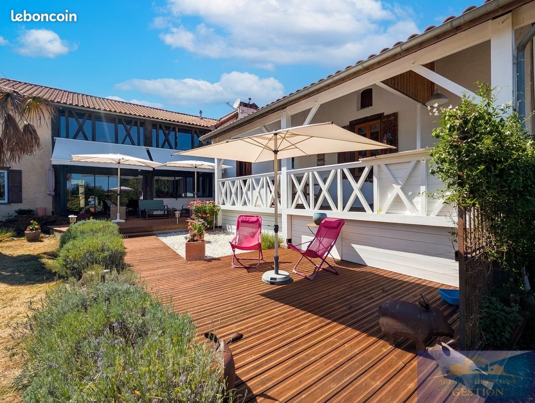Maison 6 pièces 263 m² · à Soréac · 263 m² · 330 000 €