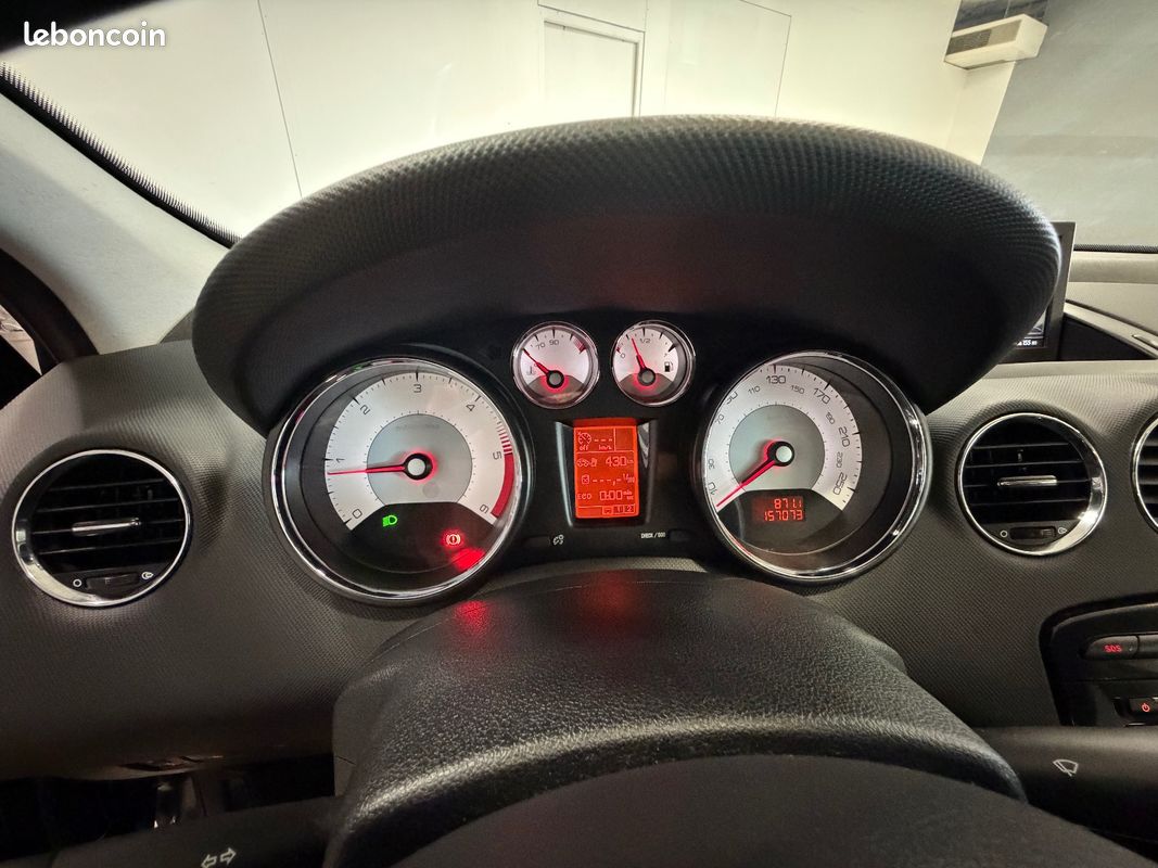 PEUGEOT 308 1.6 e-HDi 115ch FAP Sportium (image 27)