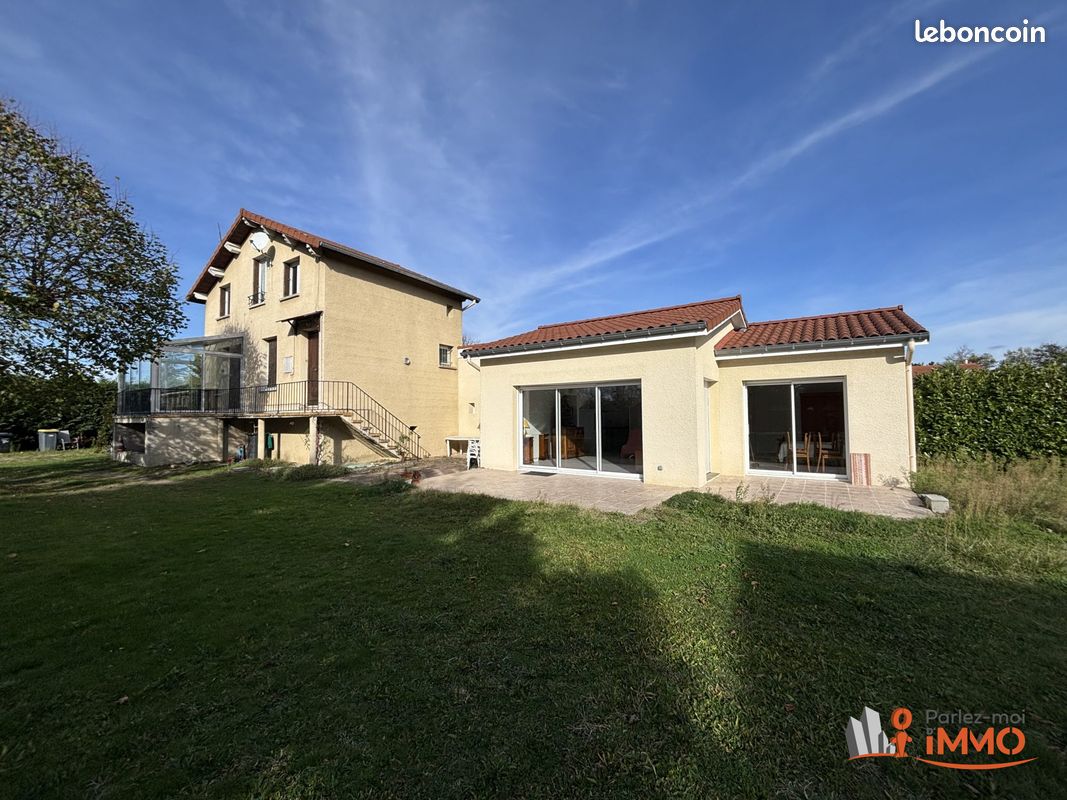 Maison 8 pièces 155 m² · à Bonson · 155 m² · 263 000 €