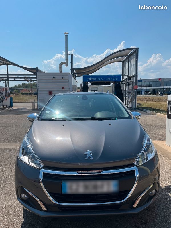 Peugeot 208 style (image 1)